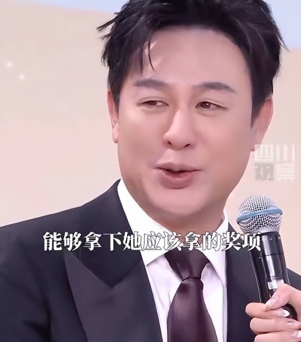 华盈策略 成都这一夜：谭松韵绝美动人，唐嫣蜂腰抢镜，都不及瘦下来的蒋欣吸睛